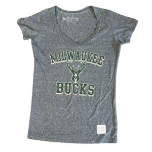 Milwaukee Bucks The Original Retro Brand size large vneck tee